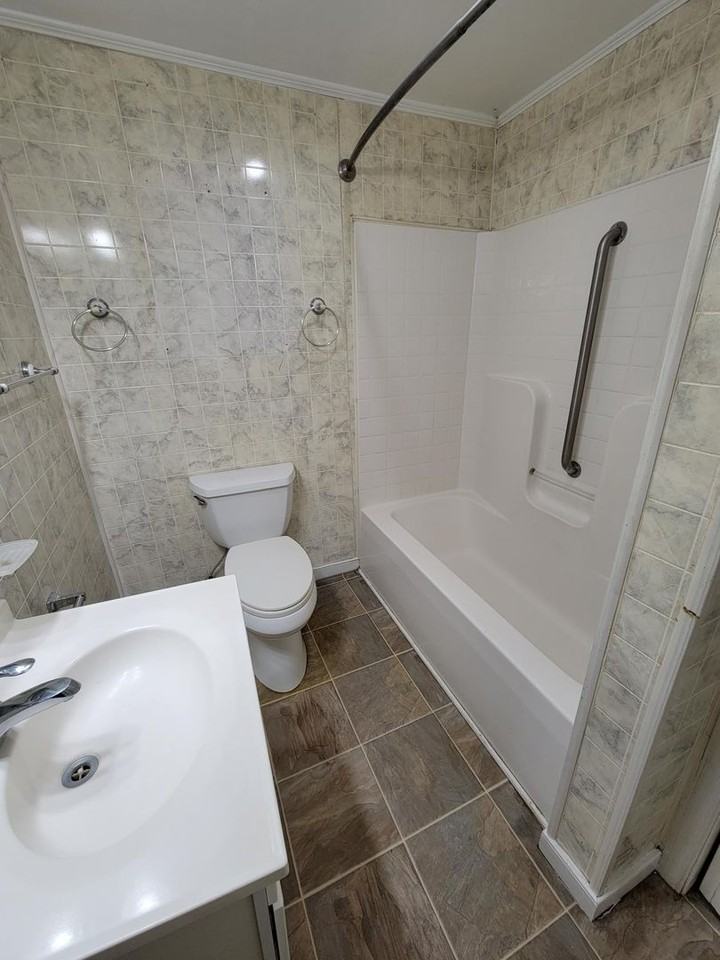 10290 Lewistown Rd - Photo 5 of 10