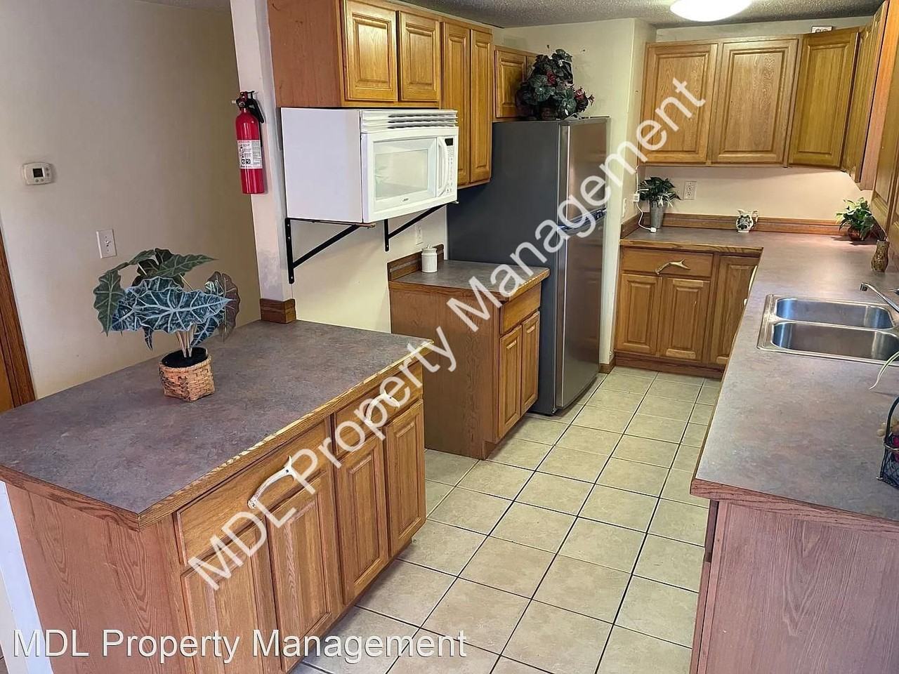 3550 S Graham Rd - Photo 2 of 24