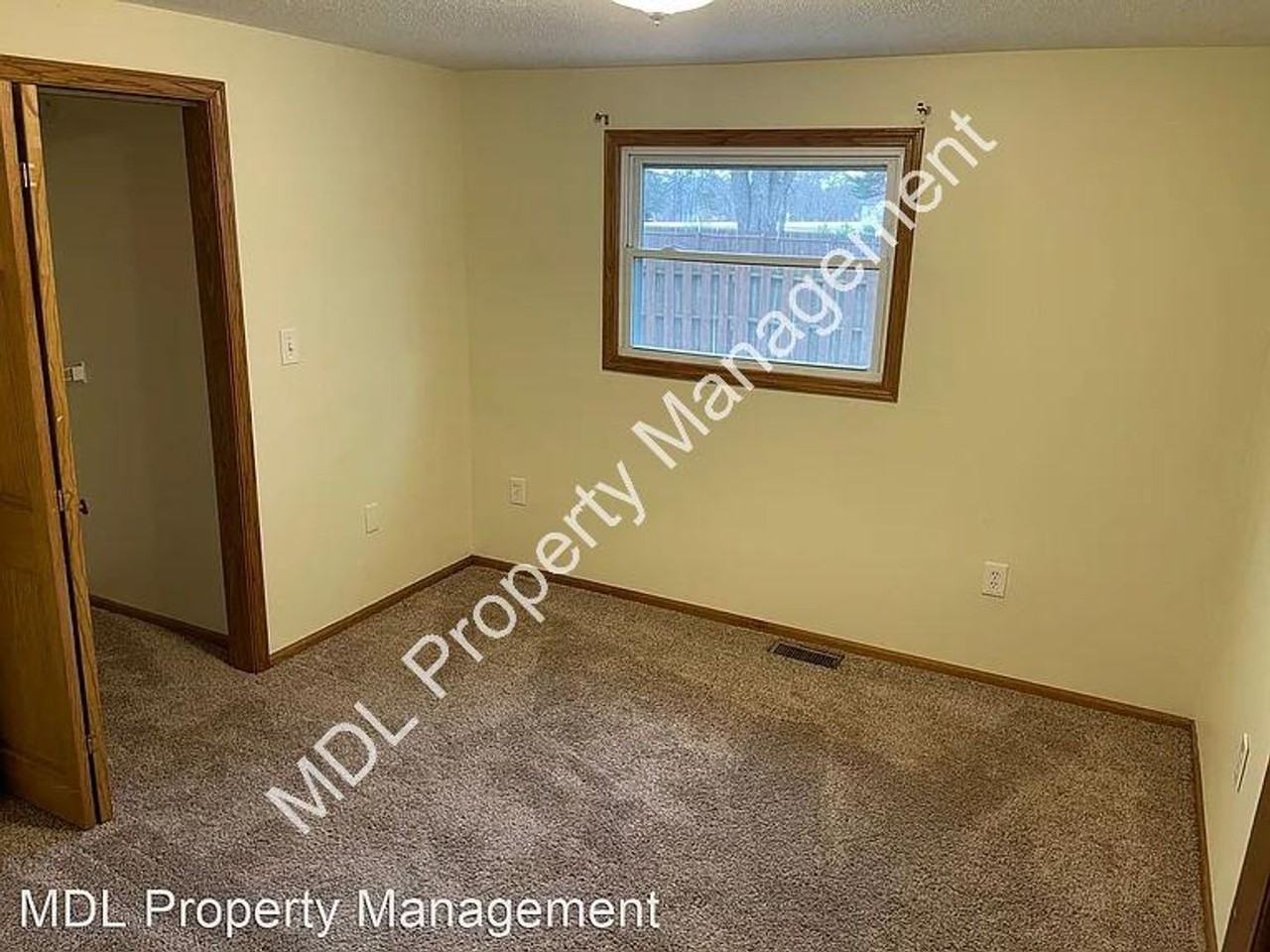 3550 S Graham Rd - Photo 3 of 24