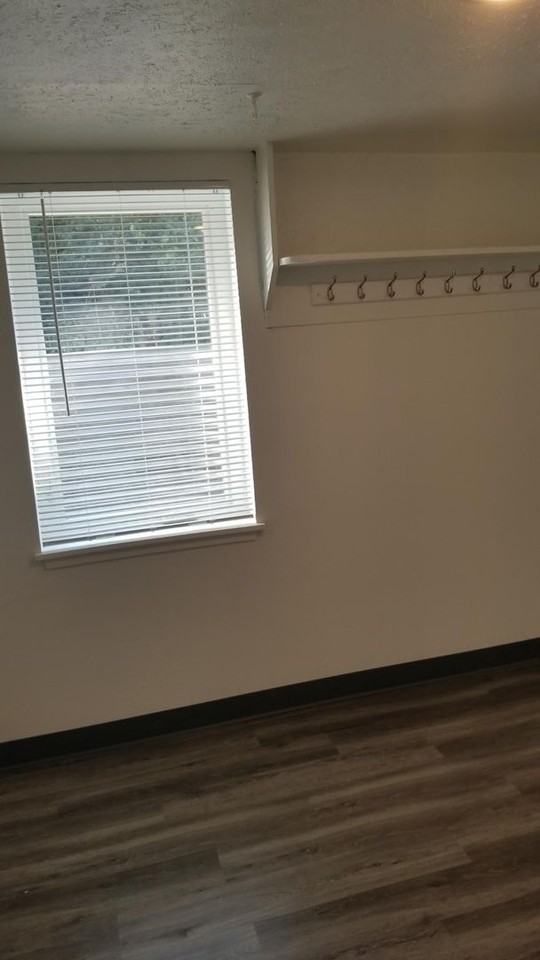 524 18th Street #B - Photo 5 of 5