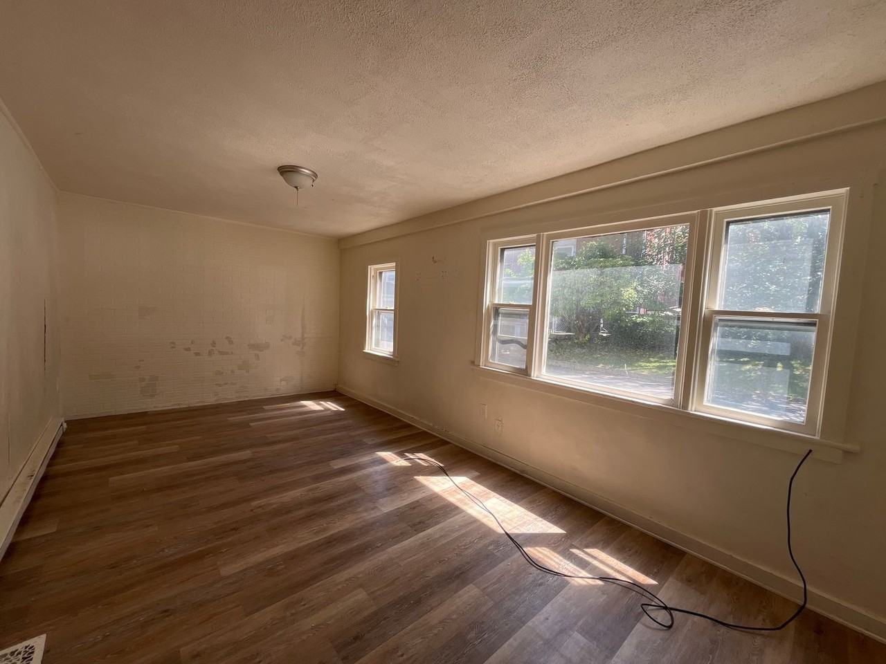 109 S Walnut St - Photo 5 of 13