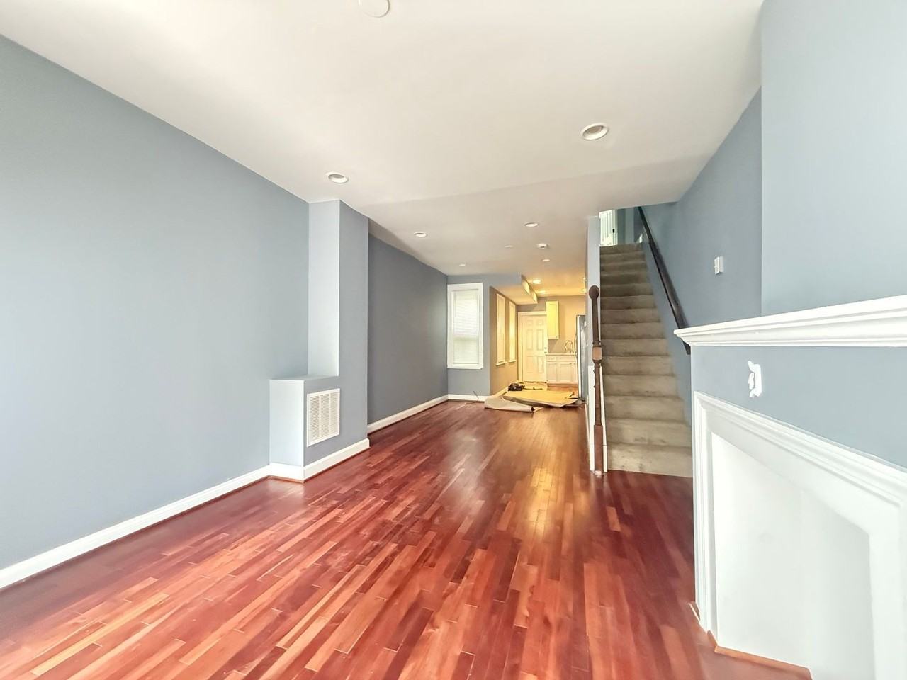 1609 W Pratt St - Photo 3 of 11