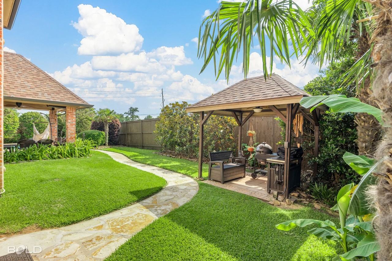 10040 Loveland Ct - Photo 5 of 26