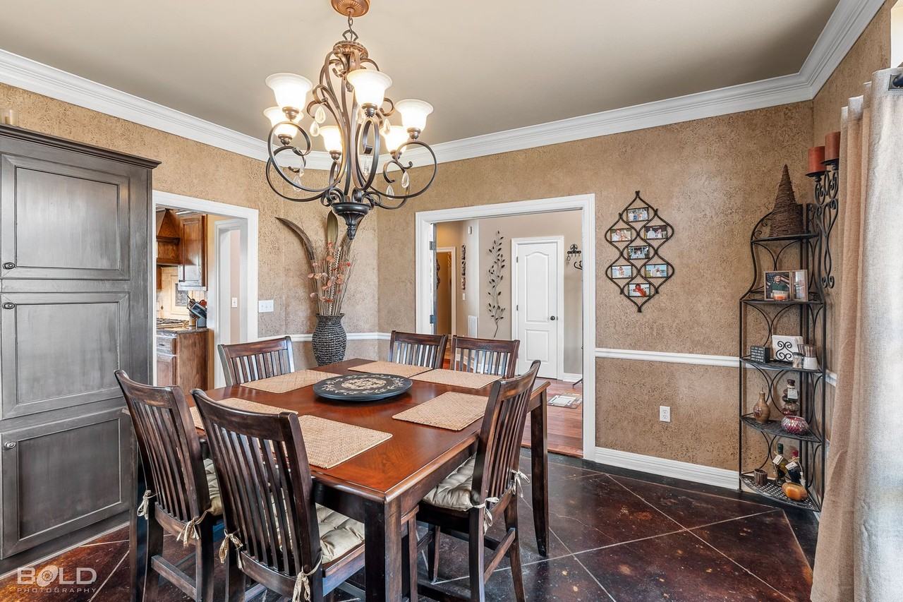 10040 Loveland Ct - Photo 7 of 26