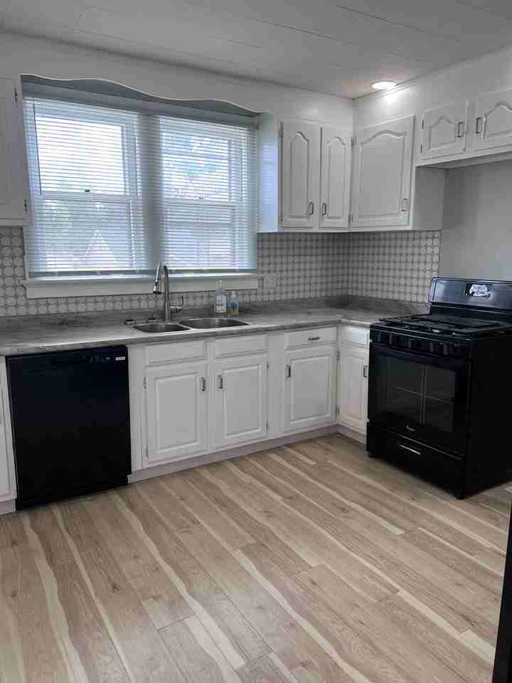 1617 Cherry St - Photo 2 of 11
