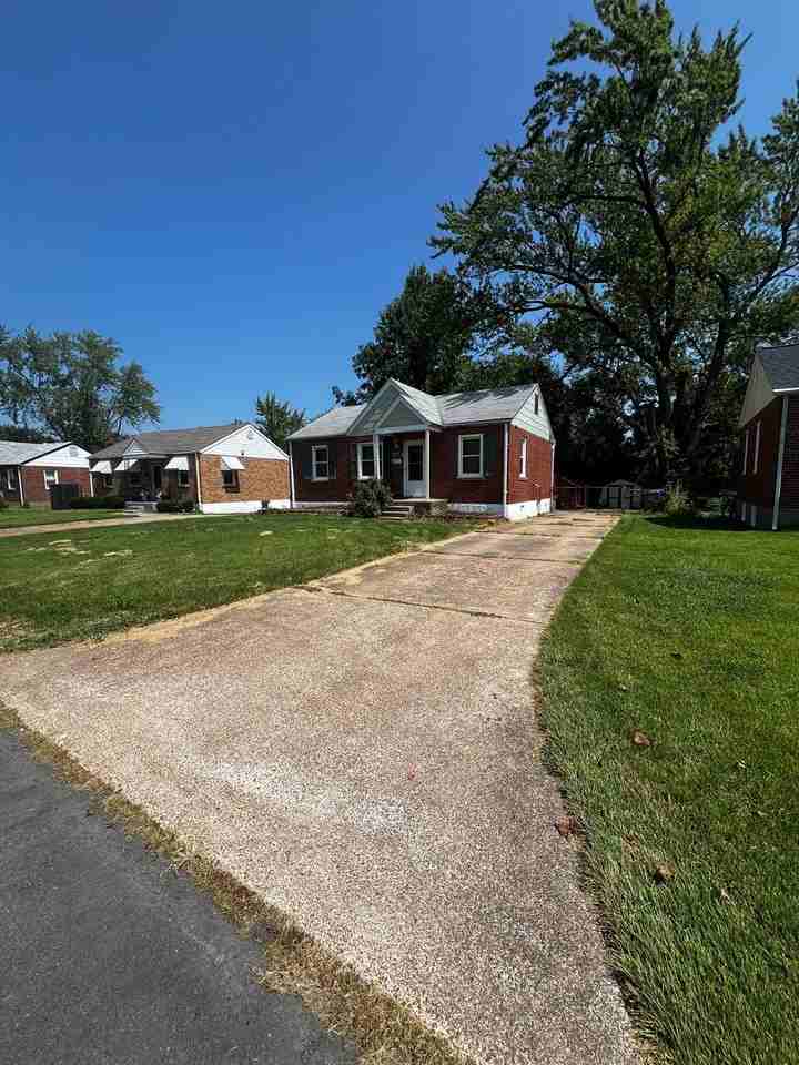 1240 Saint Mark Dr - Photo 2 of 43