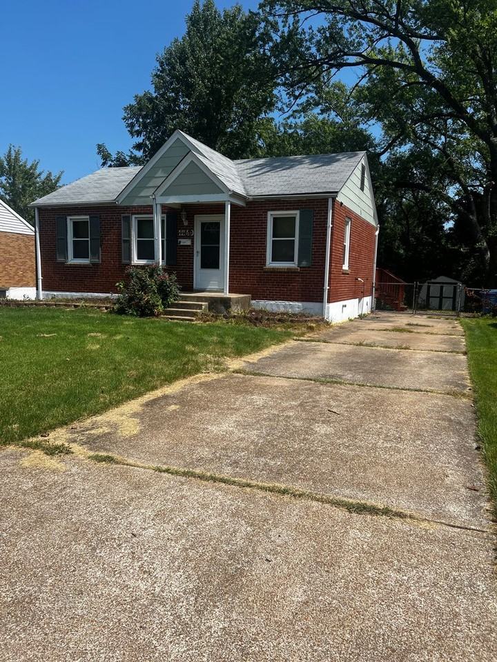 1240 Saint Mark Dr - Photo 3 of 43