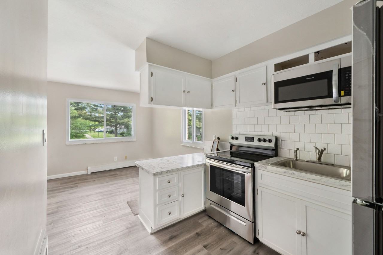 849-851 E Wilbeth - Photo 3 of 7