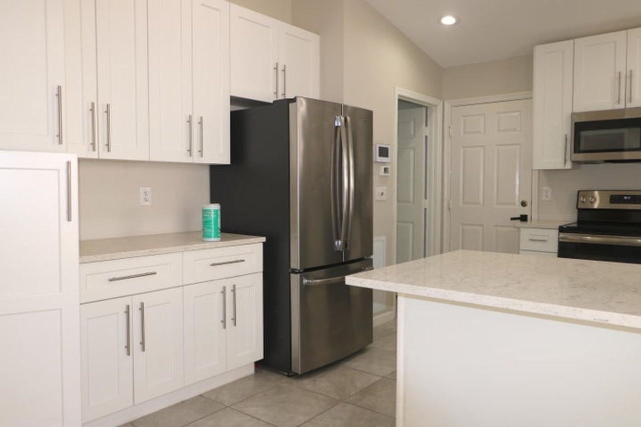 1037 Island Manor Dr - Photo 3 of 17