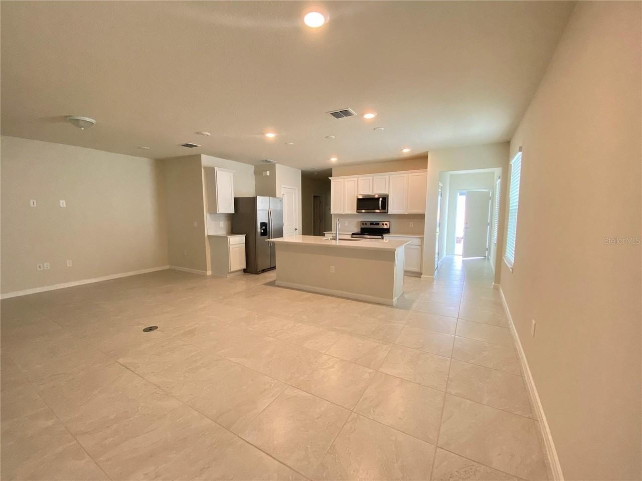 2110 Charming Avenue - Photo 5 of 18