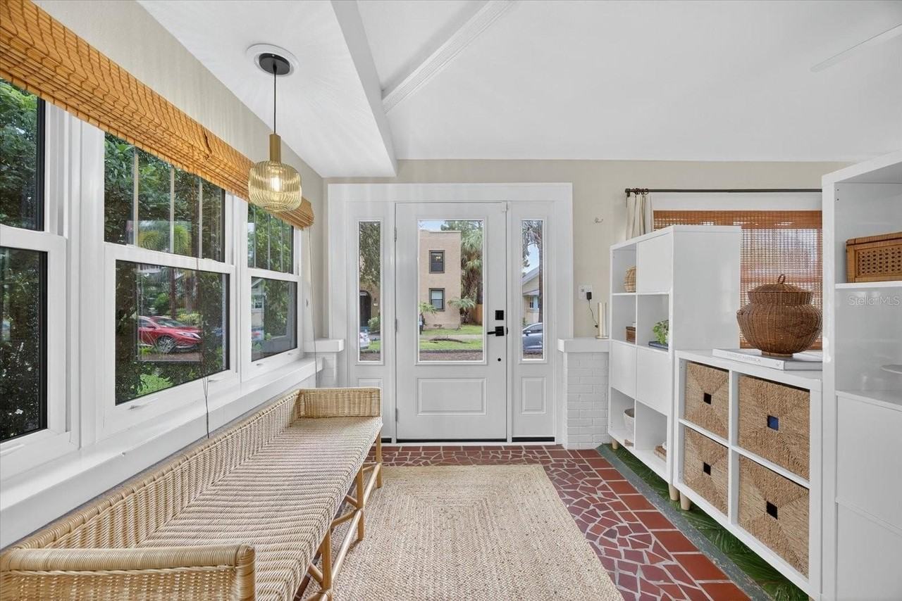 221 13th Ave Ne - Photo 3 of 50