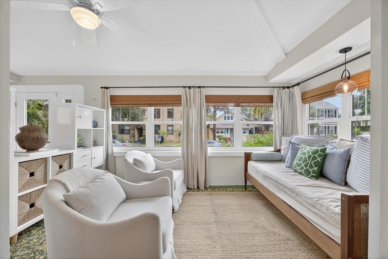 221 13th Ave Ne - Photo 4 of 50