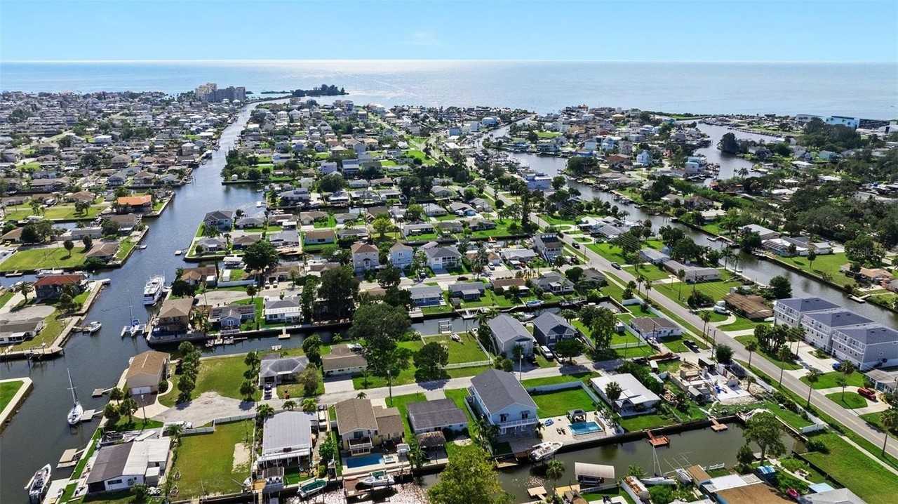 13916 Sommers Ave - Photo 4 of 46