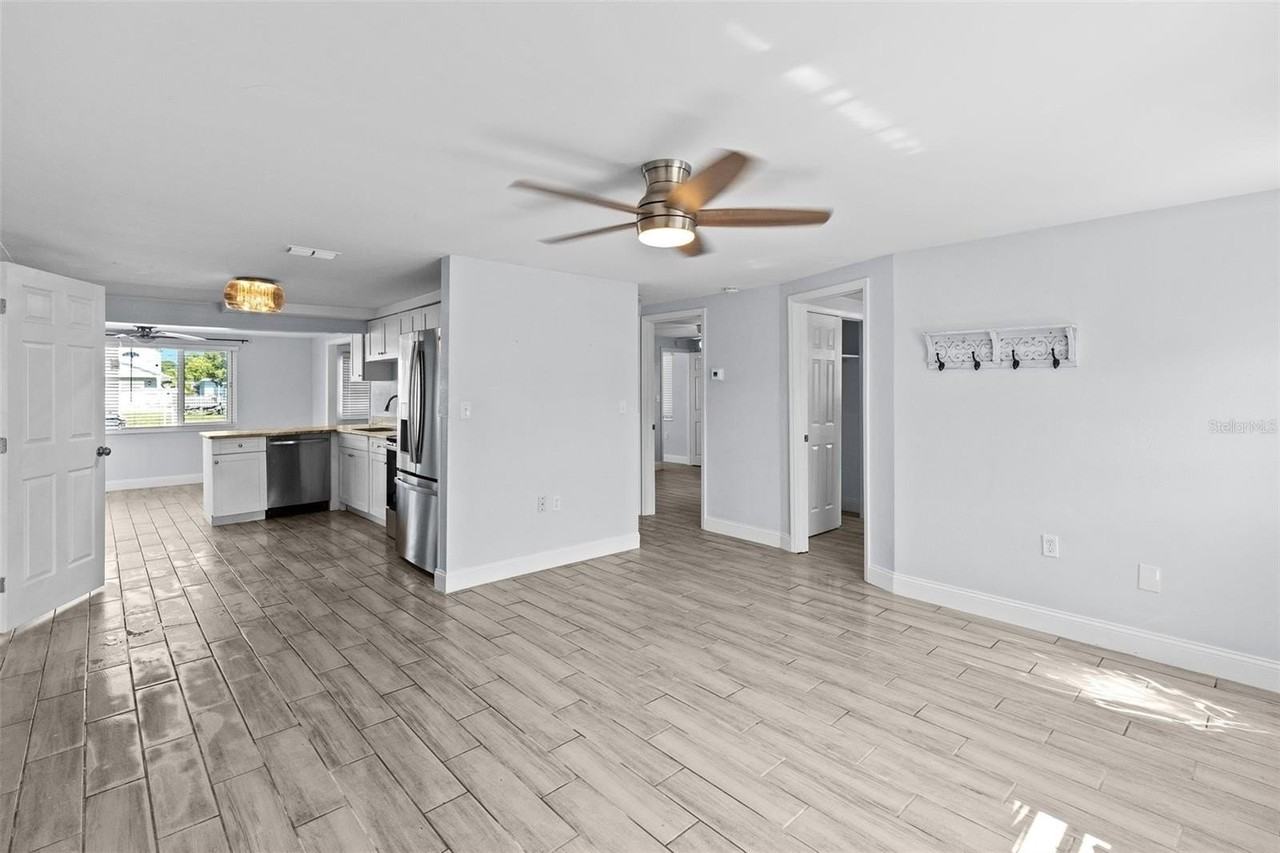 13916 Sommers Ave - Photo 6 of 46