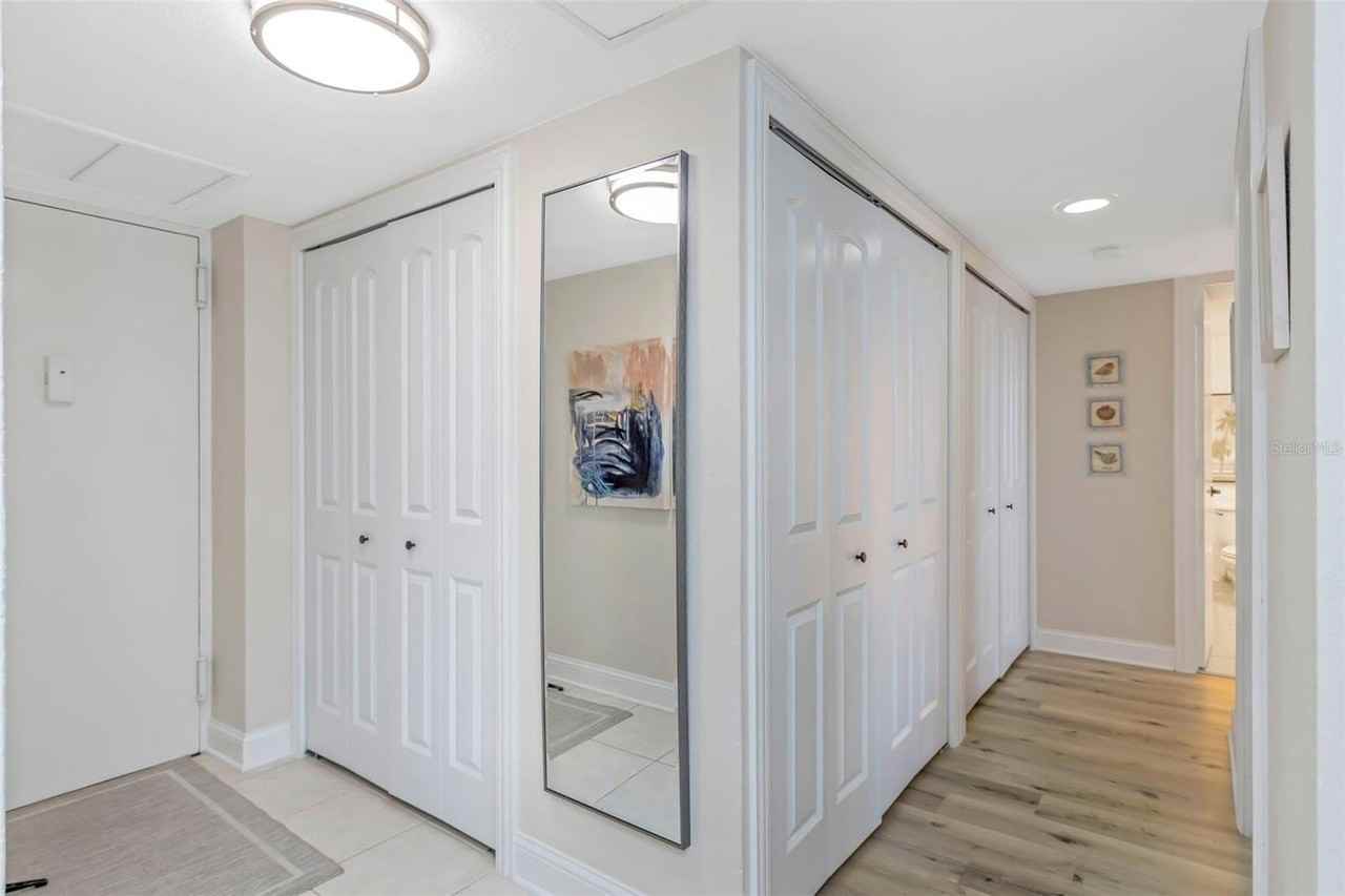 880 Mandalay Ave - Photo 6 of 29