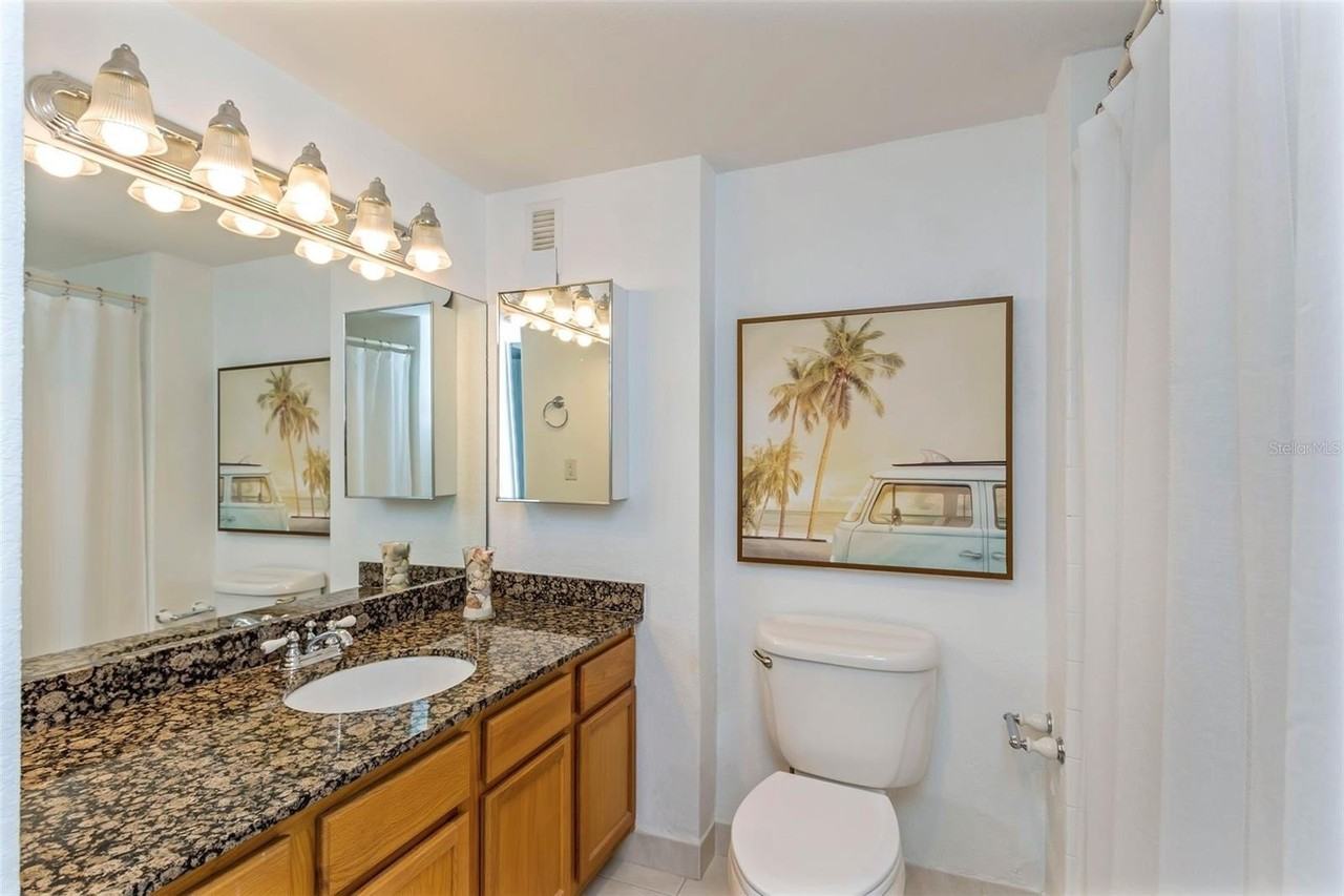 880 Mandalay Ave - Photo 7 of 29