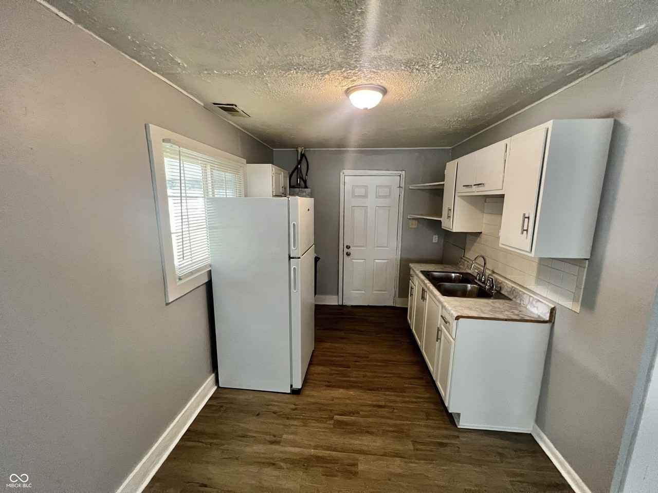 2933 N Gladstone Ave - Photo 7 of 16