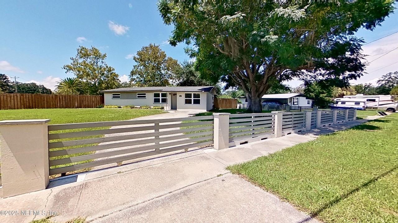 399 Toccoa Rd - Photo 3 of 31