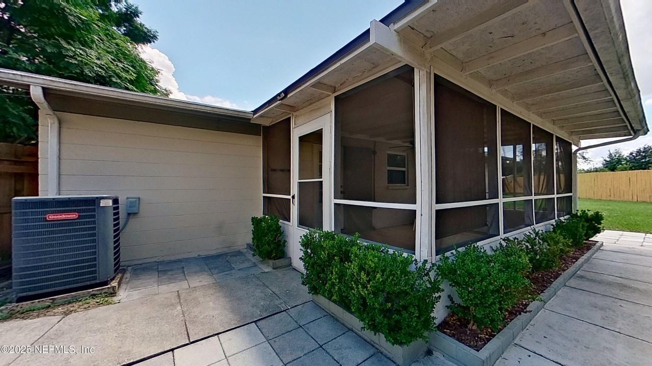 399 Toccoa Rd - Photo 5 of 31