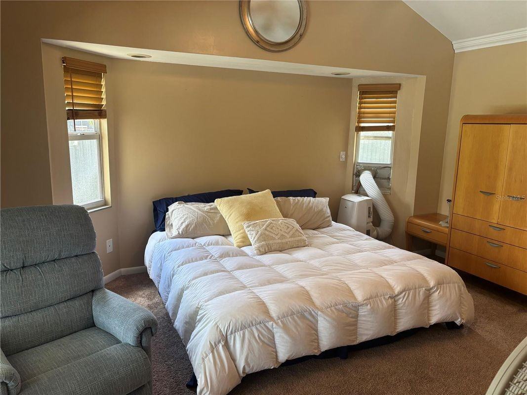 212 Jefferson Ave - Photo 3 of 3