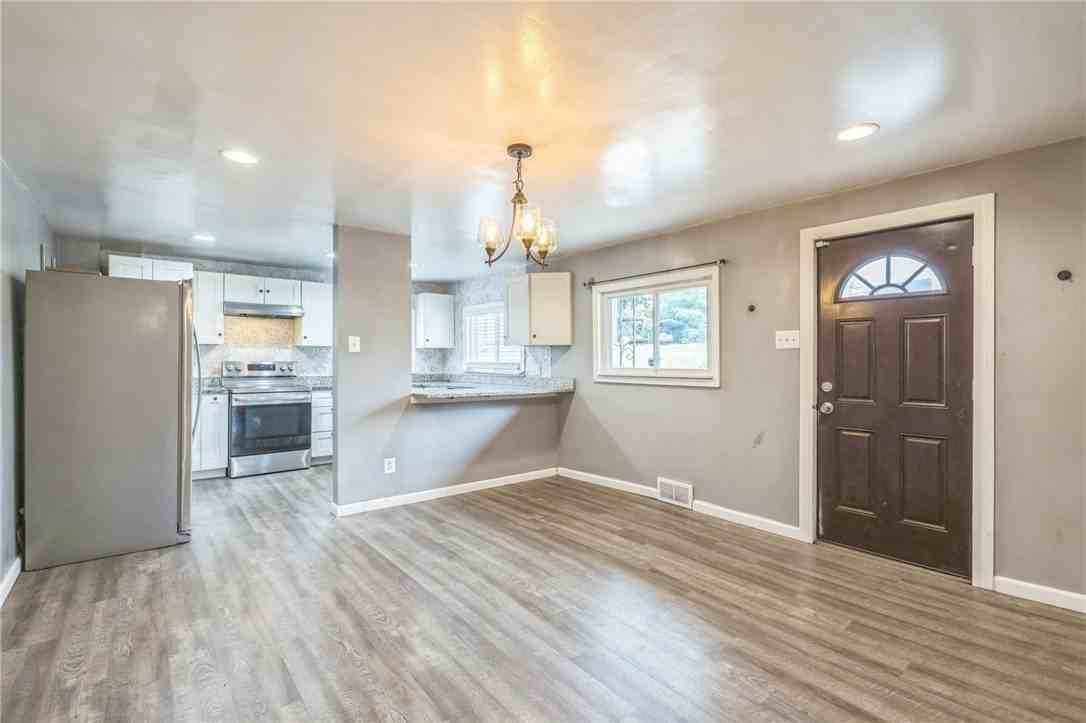 2318 Eccles St - Photo 6 of 20