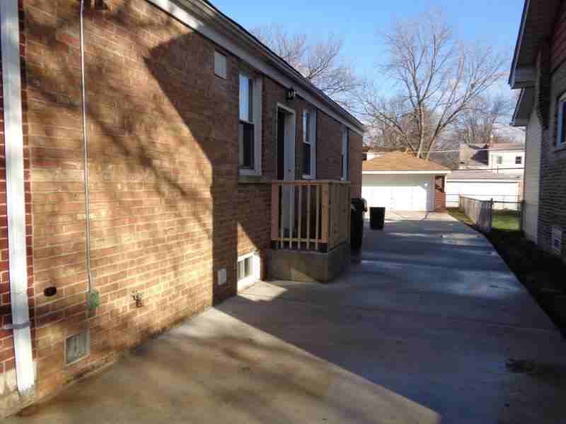 251 Marshall Ave - Photo 2 of 15