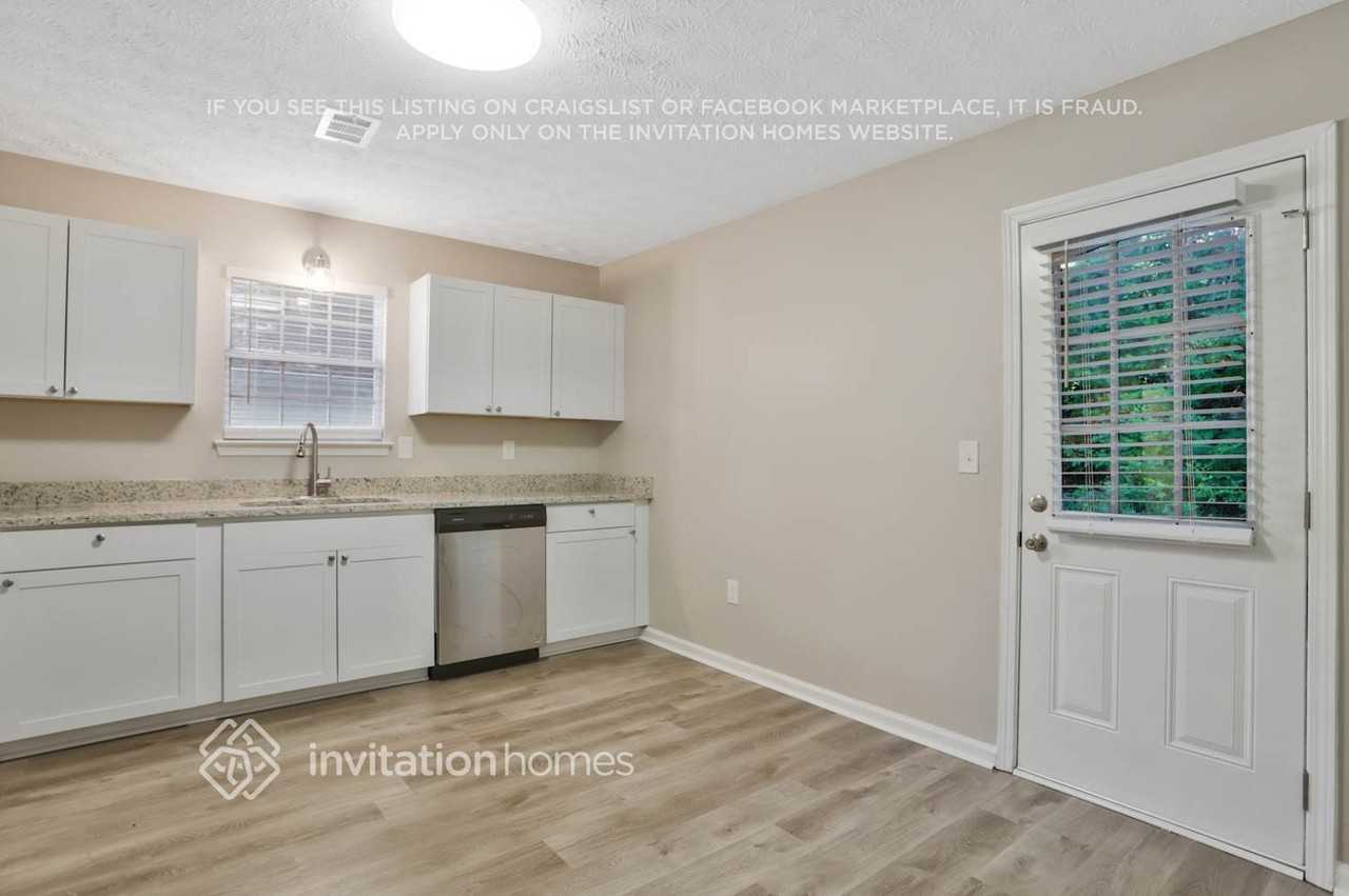 8336 Ramblin Ct - Photo 3 of 16