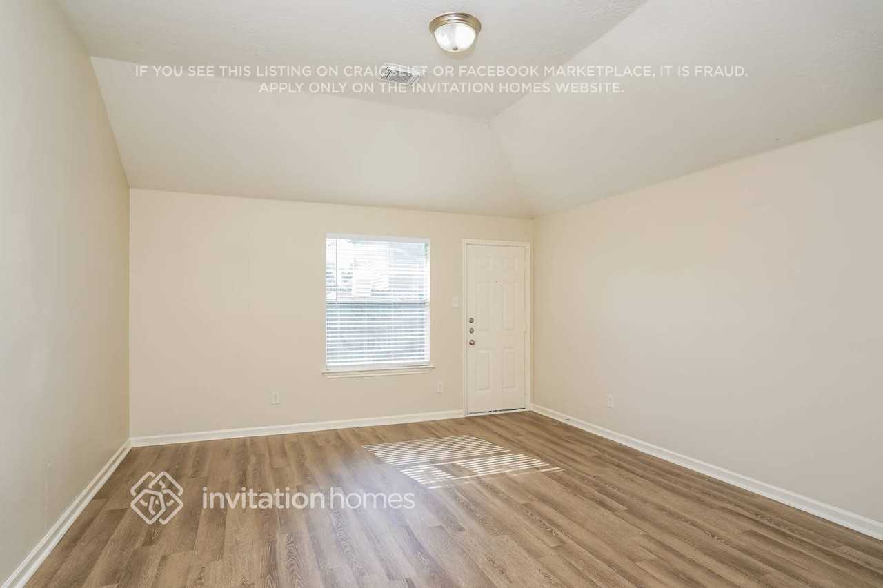 8583 Chaletford Dr - Photo 4 of 17