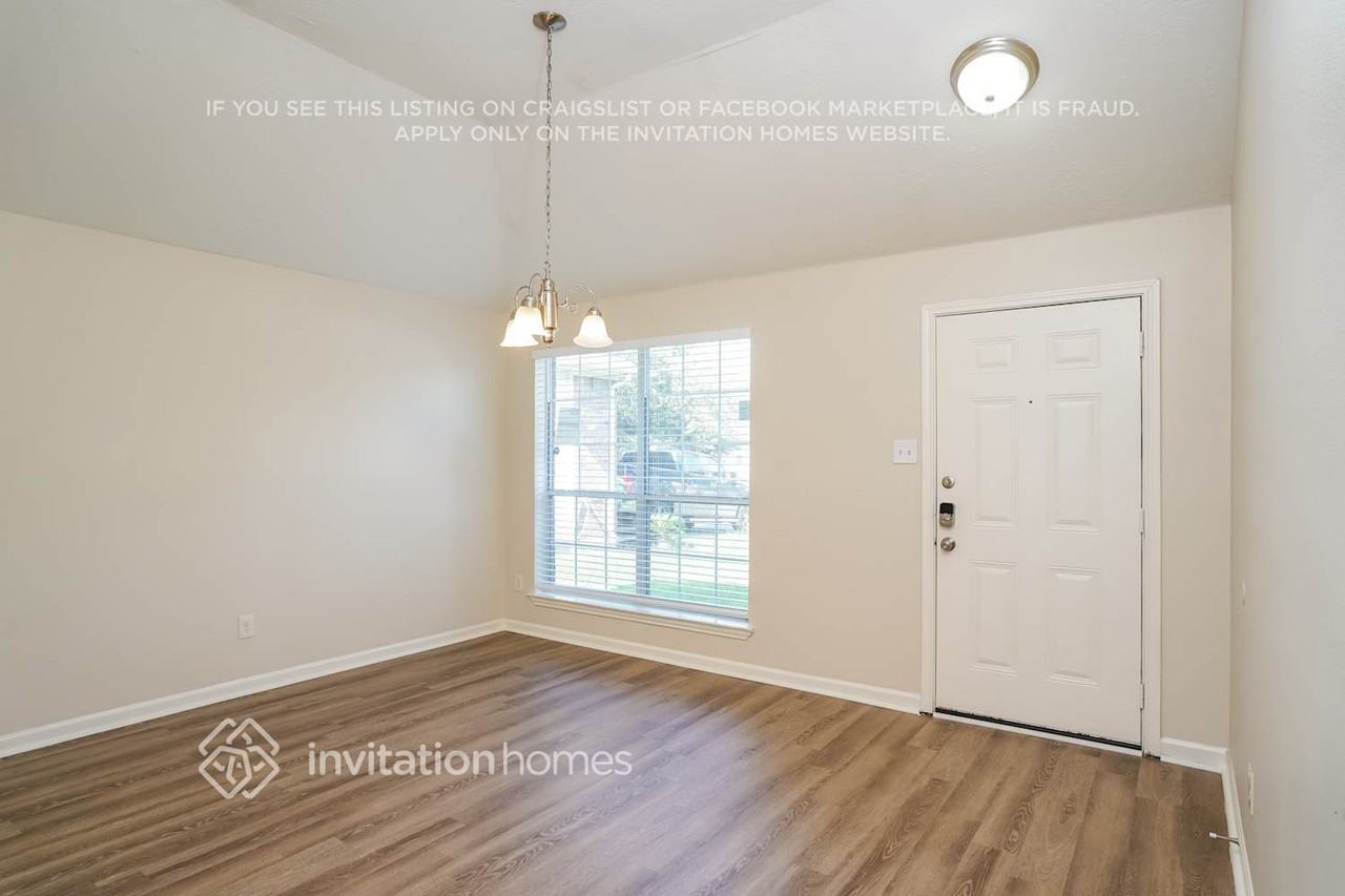 8583 Chaletford Dr - Photo 5 of 17