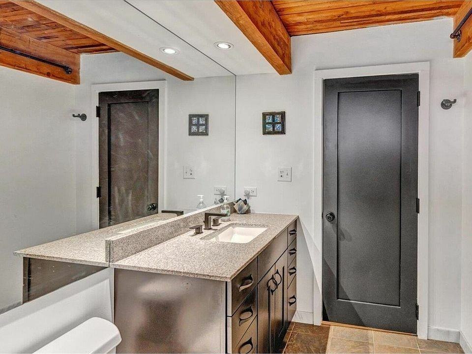 122 Redrock Dr #203 - Photo 3 of 30