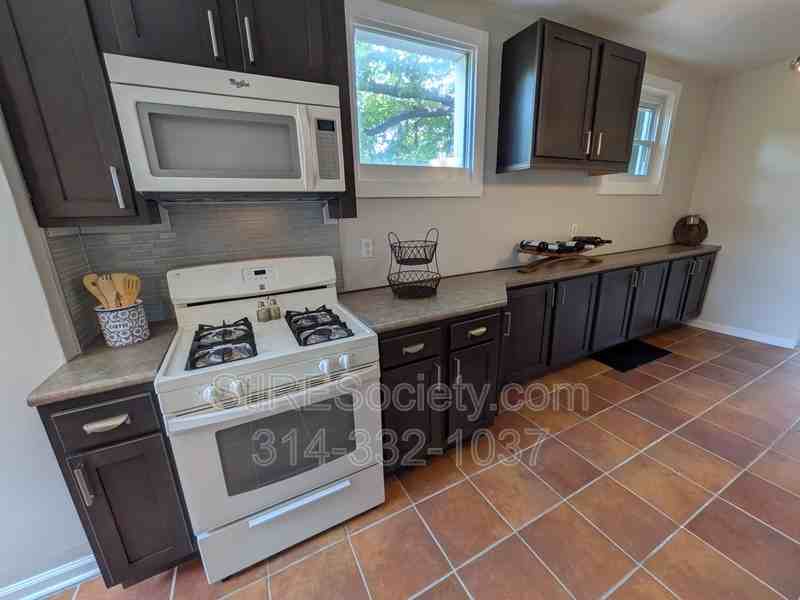 1928 Arsenal St - Photo 2 of 22