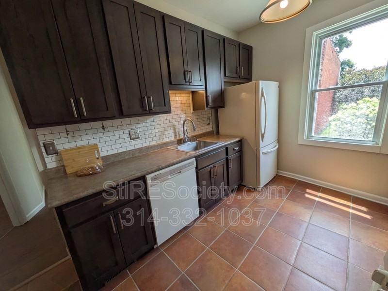 1928 Arsenal St - Photo 3 of 22