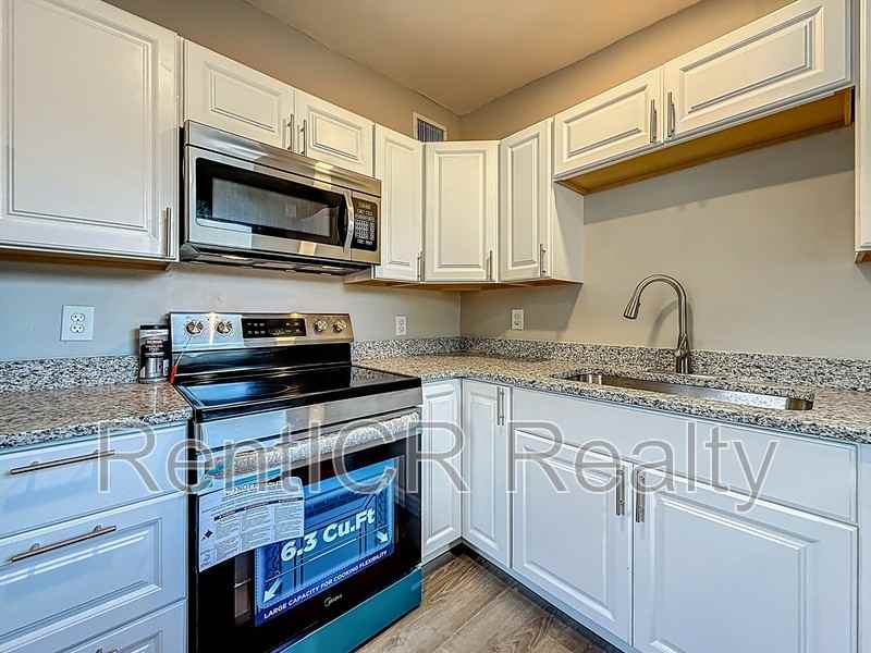 4017 E Grove St - Photo 3 of 19