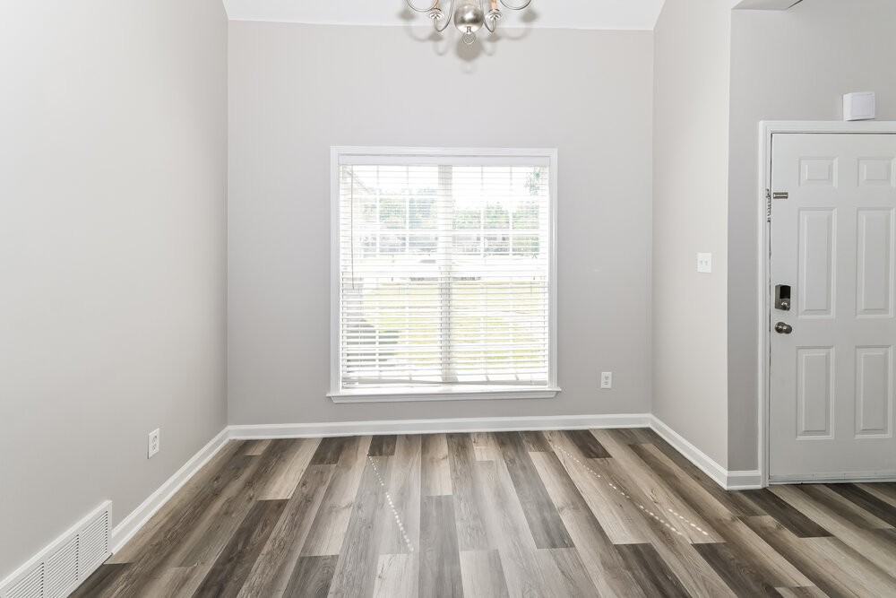 10594 Wyckford Dr - Photo 6 of 16