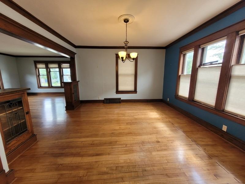 1009 N Oneida St - Photo 2 of 16
