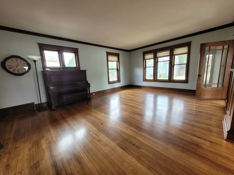 1009 N Oneida St - Photo 7 of 16