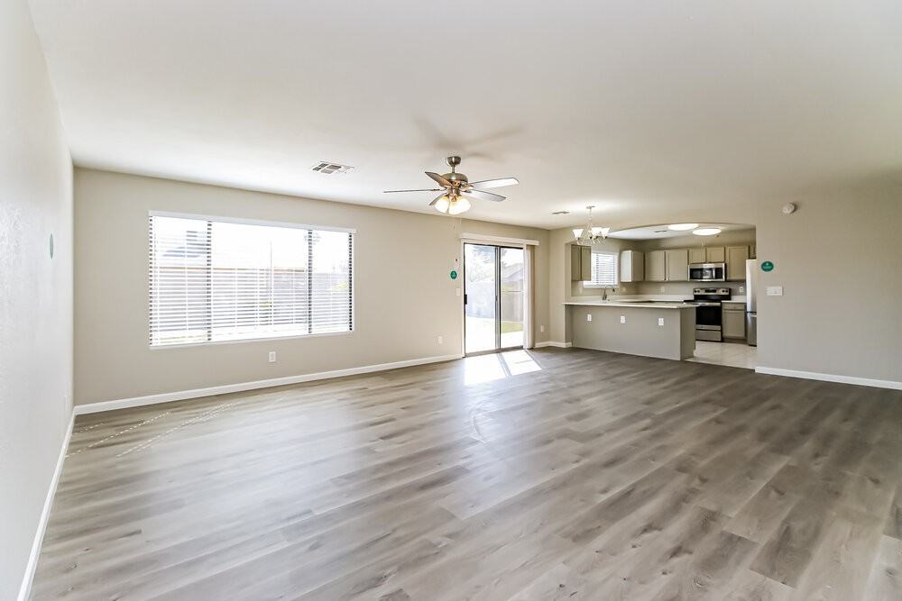 4537 N 87th Ave - Photo 3 of 16