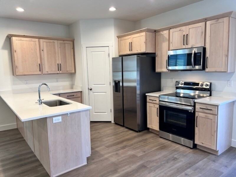 200 Ws #36 - Photo 7 of 9