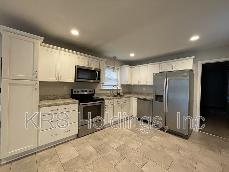 6409 Cabot Ave - Photo 2 of 23
