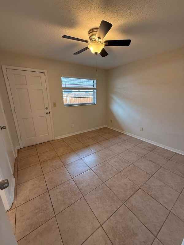 605 92nd Avenue North - Photo 4 of 10