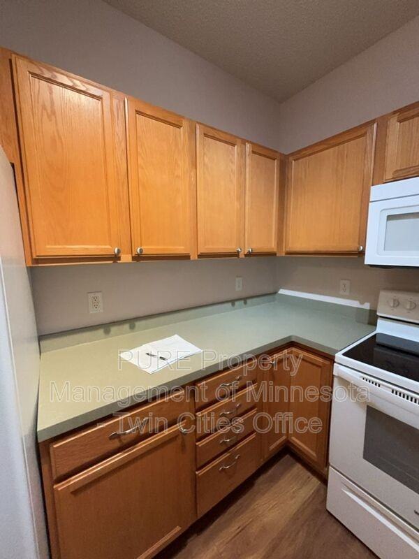 1033 Traditions Ct - Photo 6 of 15
