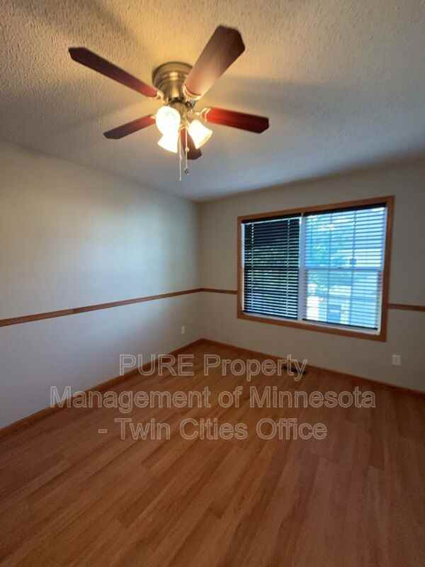 1033 Traditions Ct - Photo 7 of 15