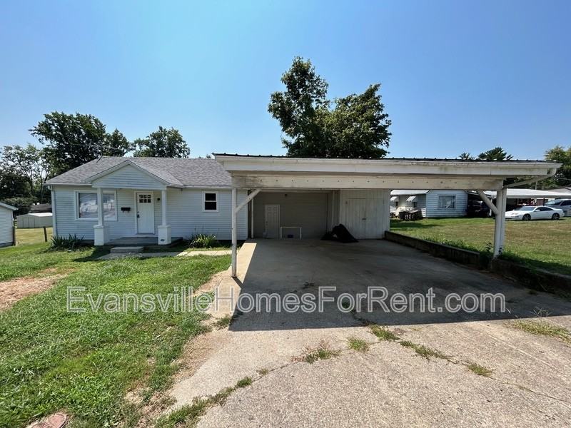 1103 E Water St - Photo 2 of 9