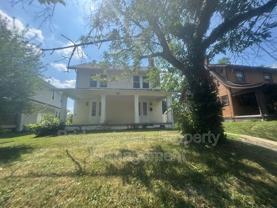 144 W Parkwood Dr - Photo 1 of 1