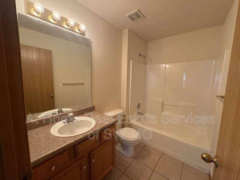 4440 W La Siesta St - Photo 4 of 8