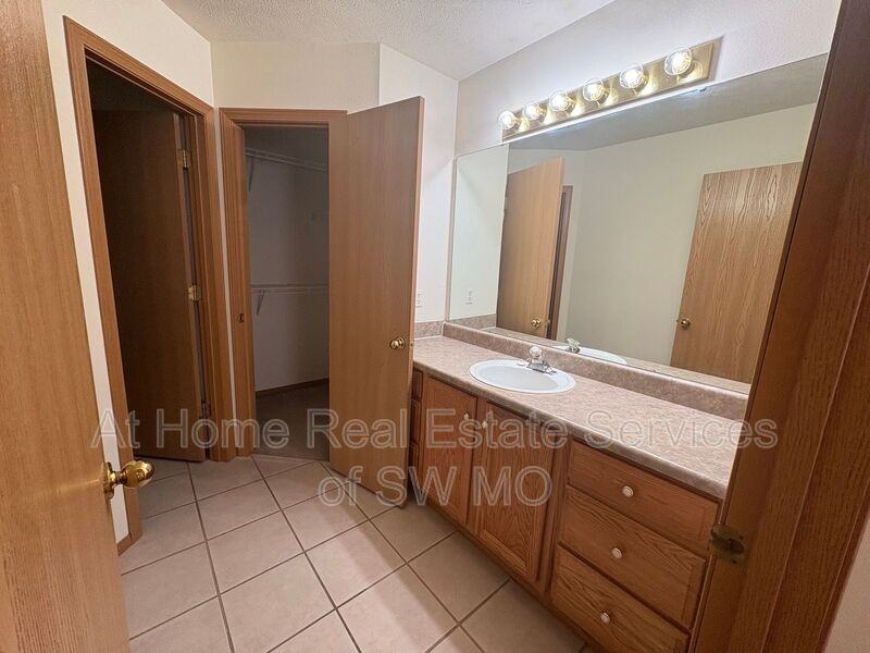 4440 W La Siesta St - Photo 5 of 8