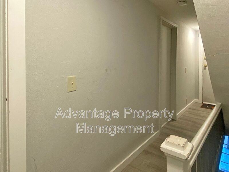 240 Northwest 9th Street #04 - Photo 4 of 19