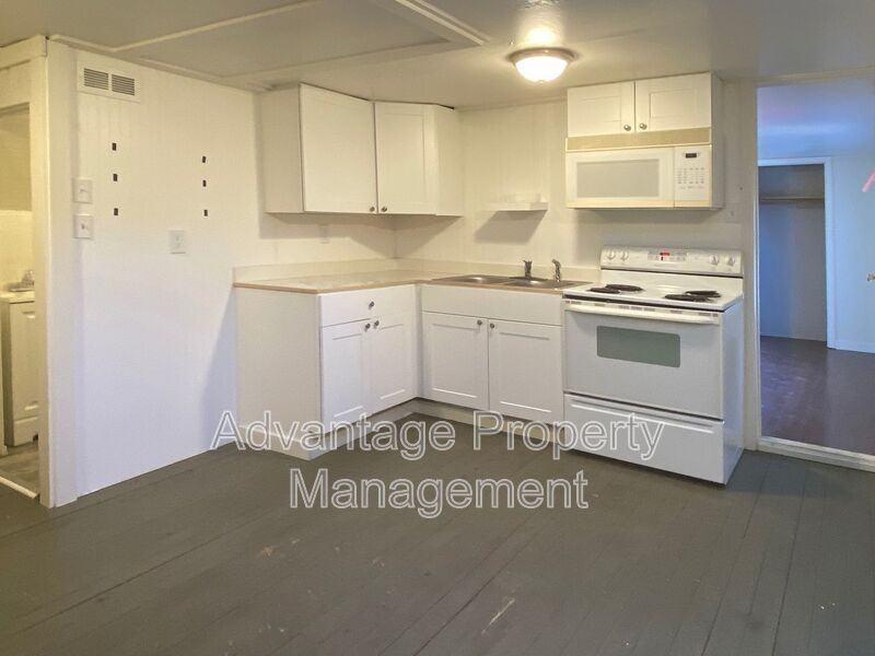 240 Northwest 9th Street #04 - Photo 5 of 19