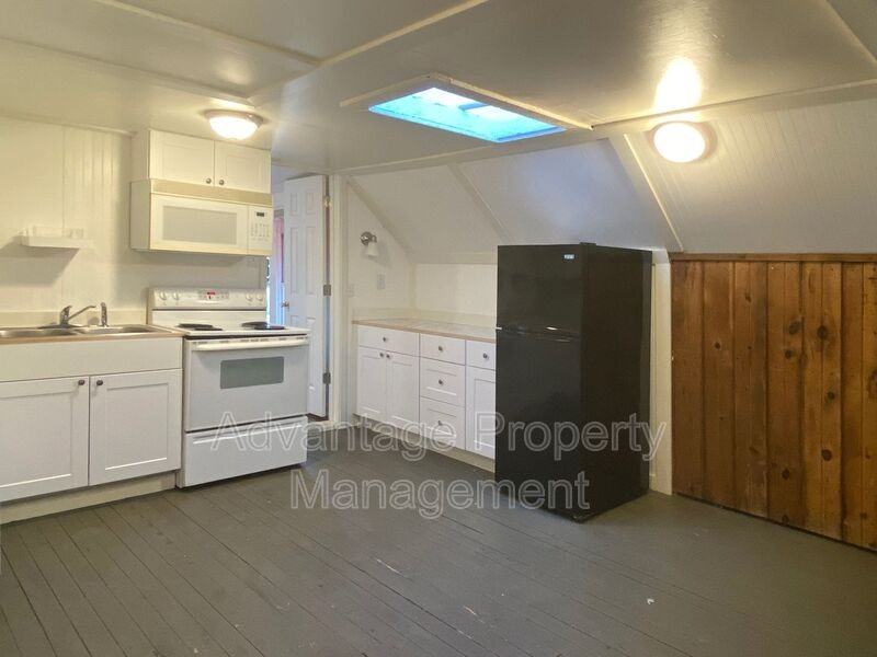 240 Northwest 9th Street #04 - Photo 6 of 19