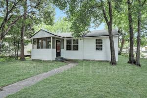 featured image of 3803 Gladys St